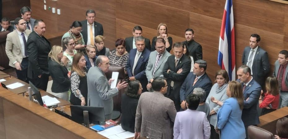 Los suplentes discutirán hasta 5 horas para levantar la privacidad de Rodrigo Chaves el próximo lunes

 – La nación