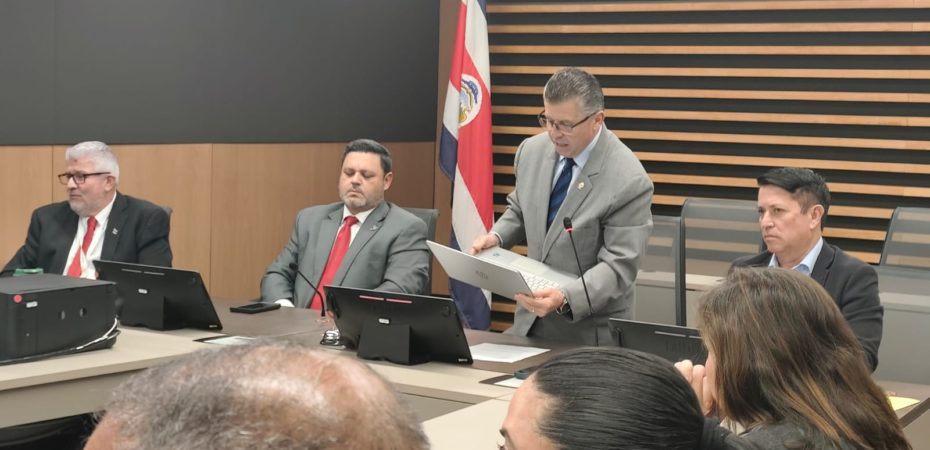 Reforma de la ley de Avanza para aumentar las sanciones por encarcelamiento por asesinato de funcionarios de seguridad privada

 – La nación