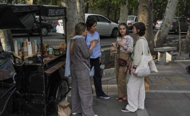 Tres años después de la muerte de Mahsa Amini, las mujeres han alcanzado las libertades ‘irreversibles’
– La nación