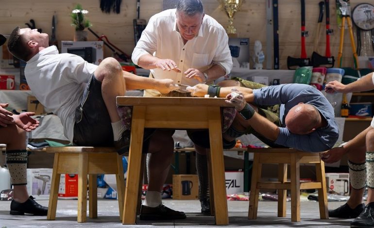 Pelea con los dedos, tradición masculina de Bavara
– La nación
