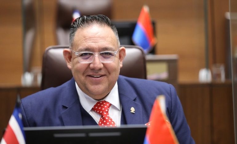 Bojorges se niega a declararse de forma independiente y solicitar volver a integrarse en la fracción de pusc
– La nación