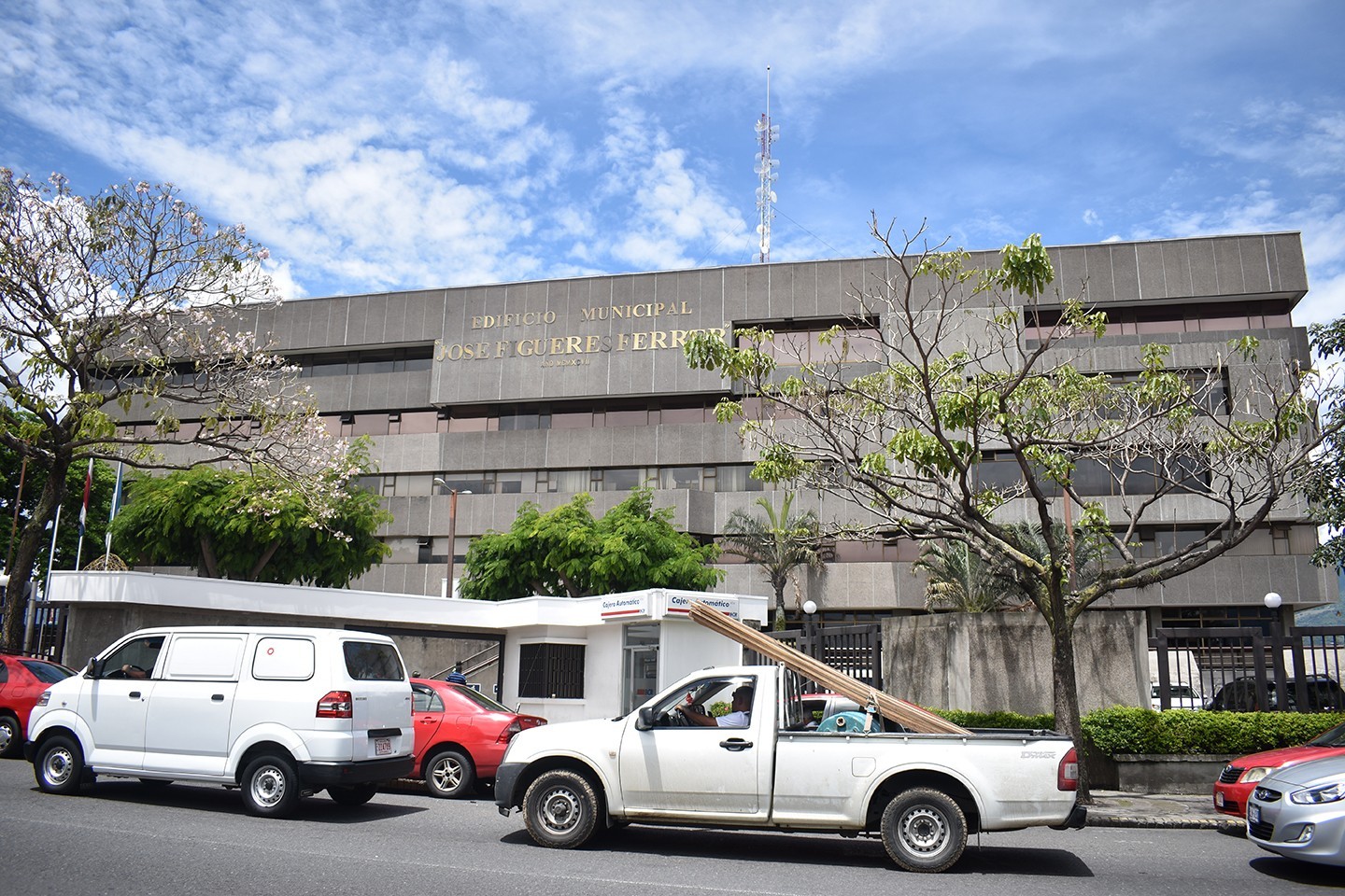 Los administradores de San José y Heredia rechazan el aumento directo de su dieta en becas para 2026

 – La nación