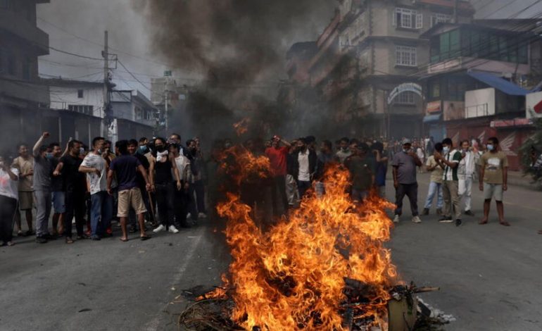 ¿Qué están detrás de las protestas en Nepal que causaron la renuncia del primer ministro?
– La nación