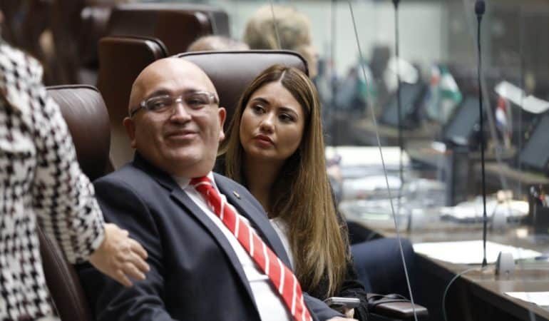 Pusc distribuyó la quinta versión de la propuesta para enviar los días 4-3 a una comisión especial: le pedirán que vote el martes

 – La nación