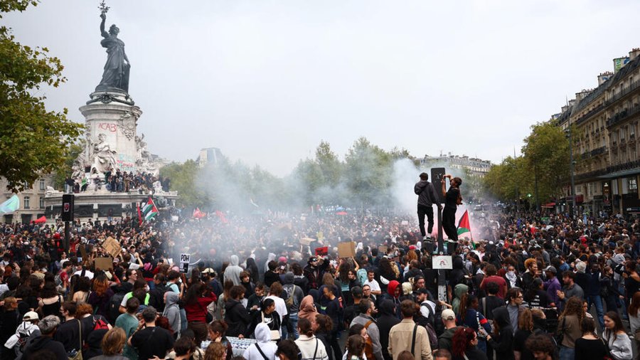 Los grupos de salud, educación y sociales toman las calles para protestar

 – La nación
