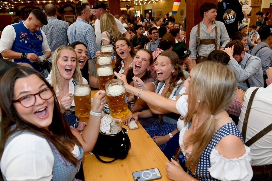 ¿Qué hace el Oktoberfest de Munich para proteger a las mujeres?

 – La nación