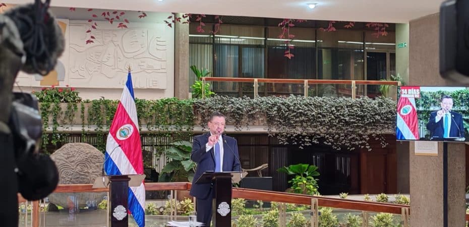 Pilar Cisneros anuncia que las conferencias del presidente Chaves continuarán y se transmitirán con 4 canales privados

 – La nación