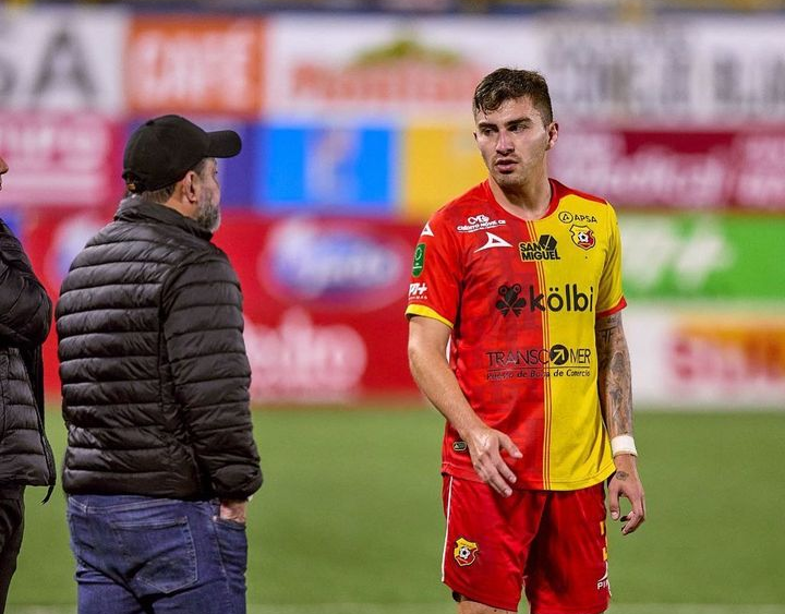 Fernán Faerron deja claro por qué salió del Herediano – La nación