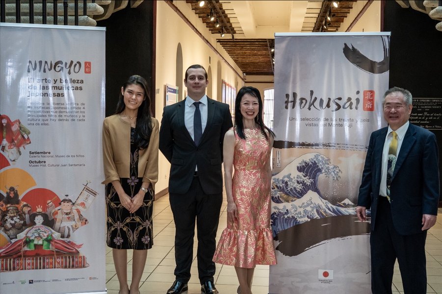 Arte y belleza de muñecas japonesas ”

 – La nacion