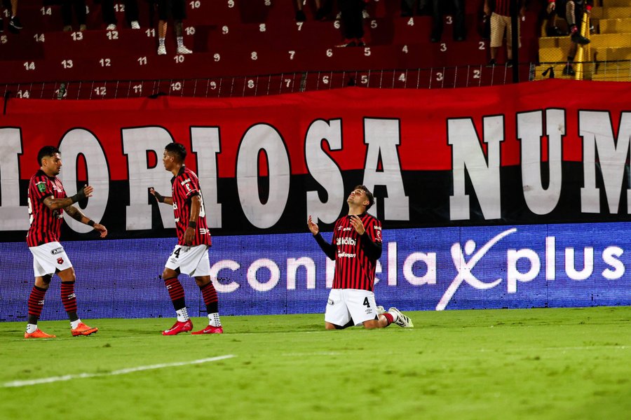 Vea el gol de Alajuelense y el que el VAR le quitó – La nación