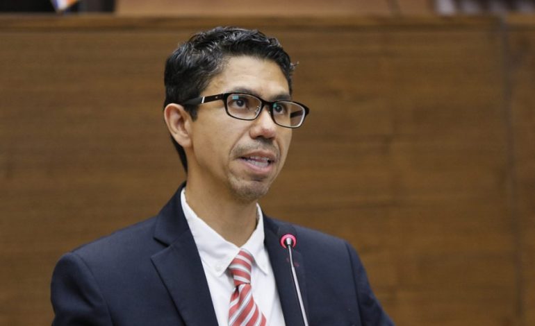 Amador llama a los delegados inmunidad valiente y ligera a Chaves
– La nación