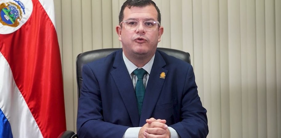 Los periodistas que condenaron al Ministro de Comunicaciones dicen que demandarán a la jerarquía por exponer el nombre de su cliente

 – La nación