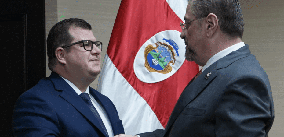 Ministro sin la terminación sexual de comunicaciones sexuales de Arnold Zamora-

 – La nación
