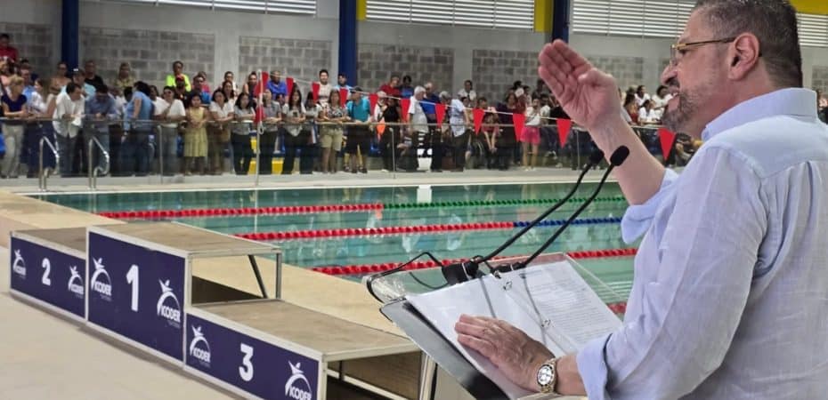 Chaves abre una piscina en Esparza en uno de sus últimos envíos

 – La nación