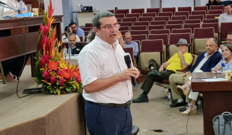 Claudio se duplicó y 4 seleccionados como candidatos PAC
– La nación