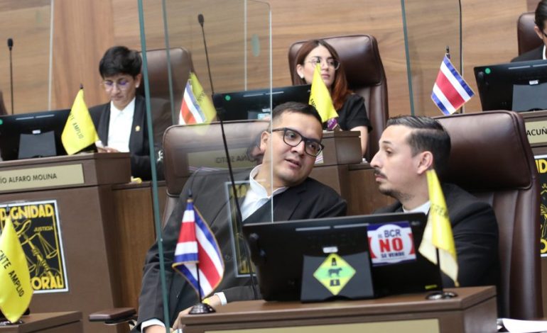 Frente Amplio vota en contra del permiso para el barco estadounidense pese a su relevancia en la crisis de seguridad

 – La nación