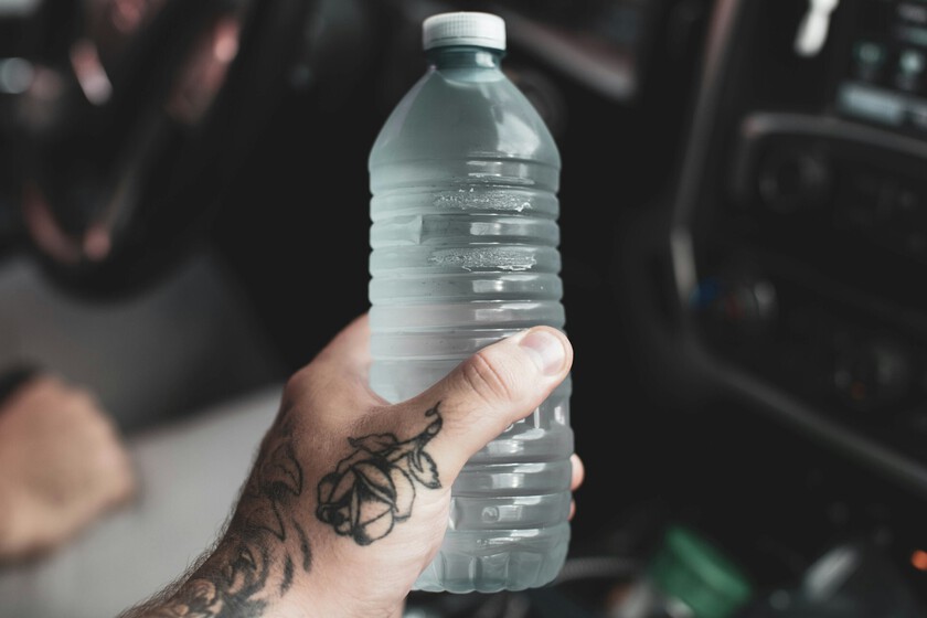 Millones de publicidad nos han convencido de que el agua embotellada es más saludable. Hasta que aparecieron los microplásticos

 – La nación