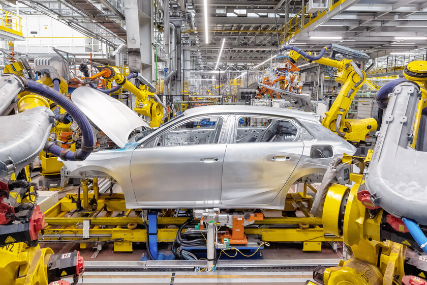 España quiere que compremos coches eléctricos fabricados aquí. Y acaba de liberar otros 400 millones de euros para ello

 – La nación