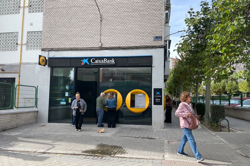 ni pagar con tarjeta ni vía Bizum, ni sacar dinero de un cajero automático

 – La nación