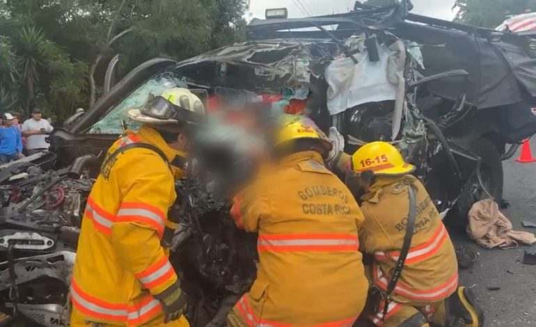 Diputado Eli Feinzaig sufre grave accidente donde muere asesor legislativo
– La nación