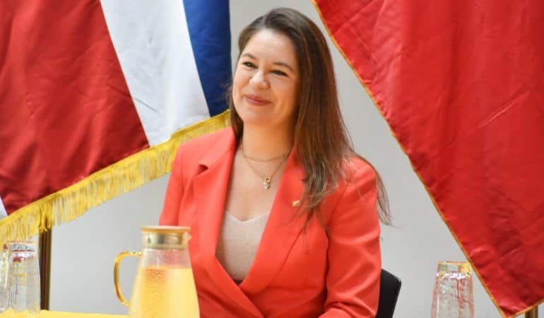 Candidato Fernando Zamora acusa a Claudia Dobles de editar sus propuestas de seguridad
– La nación