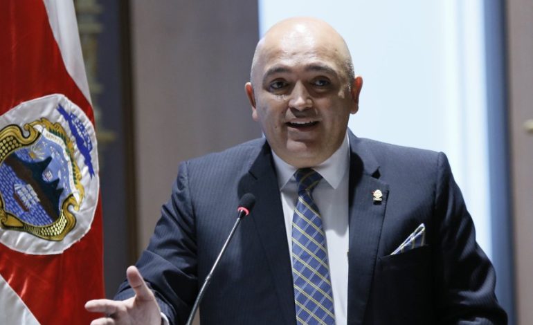 PLN bloquea la legislativa por delante

 – La nación