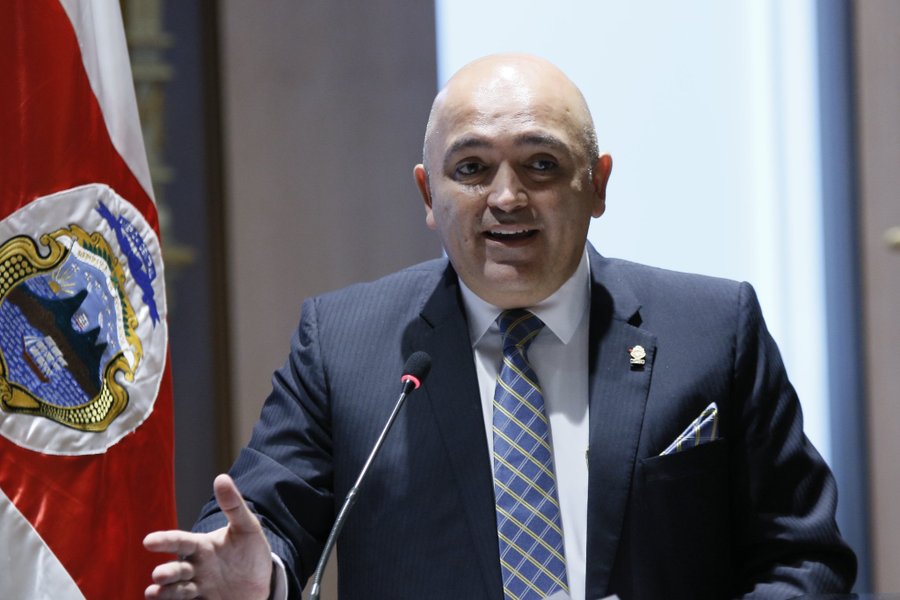 PLN bloquea la legislativa por delante

 – La nación