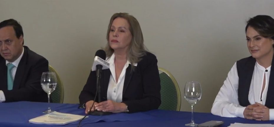 –  CR Ana Virginia Calzada promete 8% del PBI para educación y no suspenderá garantías individuales 

 – La nación