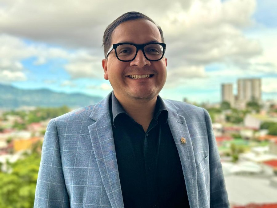Ortega dice que Laura Fernández se equivocará como Fabricio Alvarado para la mezcla de la religión con la política

 – La nación