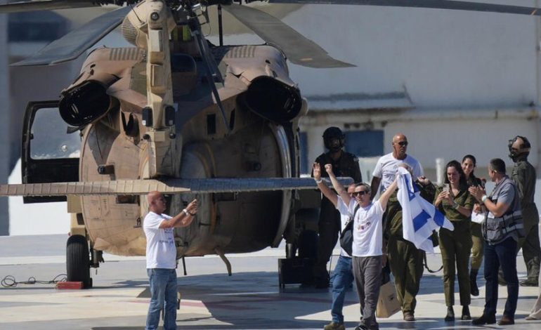 Tres argentinos y un colombiano entre los 20 rehenes que regresan a Israel tras dos años de cautiverio
– La nación