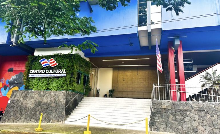 80 mil egresados son ejemplo de liderazgo en educación bilingüe en Costa Rica
– La nacion