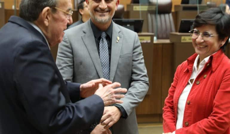 Los diputados Alejandra Larios, Rocío Alfaro y Daniel Vargas integrarán una comisión que analizará el levantamiento de la inmunidad al presidente Chaves.
– La nación