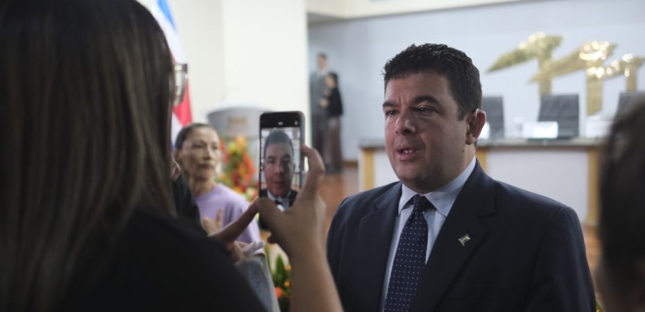 “No ha sido expulsado del país porque nunca lo ha sido”, responde el comandante de Álvaro Ramos para sustituir a PLN

 – La nación