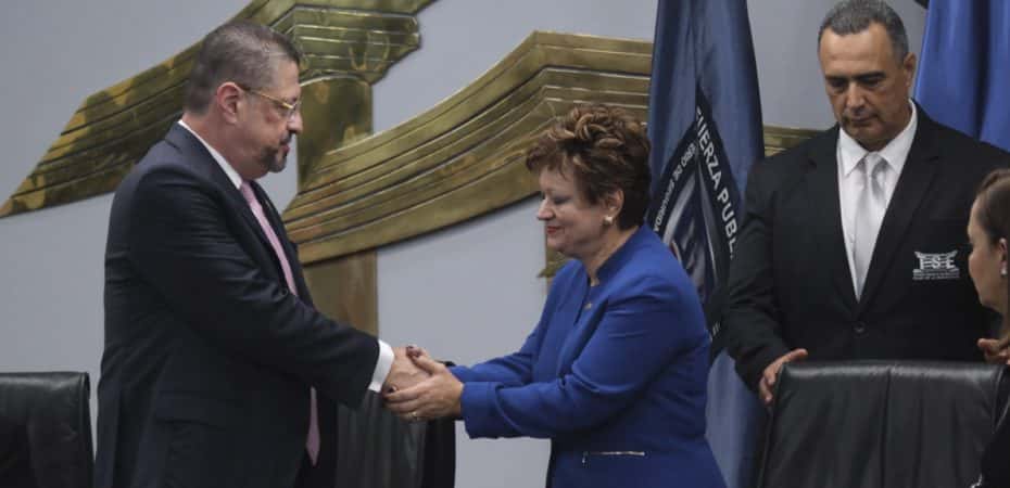 Presidente del TSE “Ni Chaves ni yo aparecemos en ninguna boleta”

 – La nación