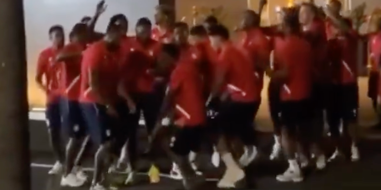 Los panameños llegaron con tremenda fiesta… y Surinam puso los prohibidos (y el partido es hoy) – La nación