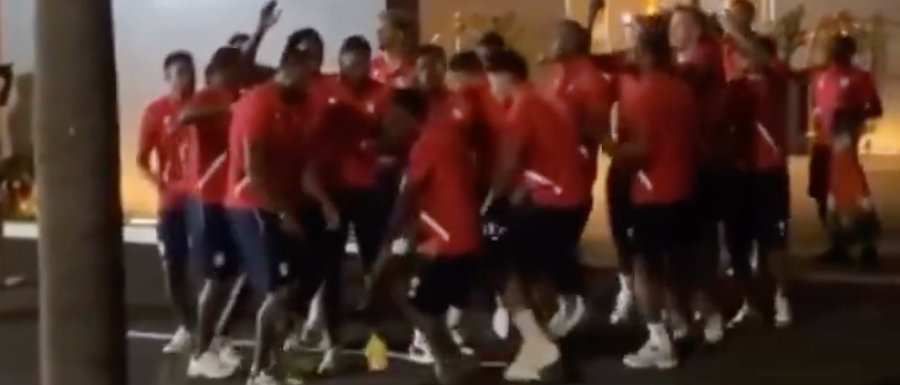 Los panameños llegaron con tremenda fiesta… y Surinam puso los prohibidos (y el partido es hoy) – La nación