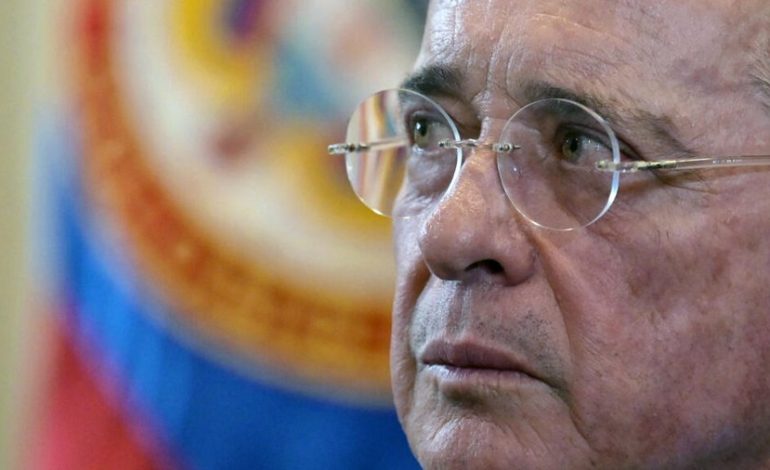 Corte Suprema de Bogotá absuelve al expresidente Álvaro Uribe y revoca la condena en primera instancia
– La nación
