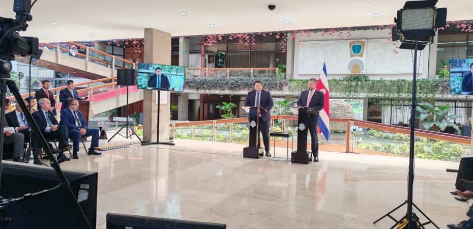 Pilar Cisneros Value Enviar conferencias Chaves En sus redes, está comprando teléfonos y trípode

 – La nación