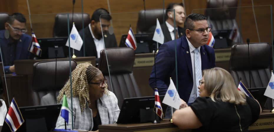 “Conozco a Alicia Castillo, no pueden decir que es una campaña sucia”; Los suplentes despertaron la voz por una queja contra Fabricio Alvarado

 – La nación