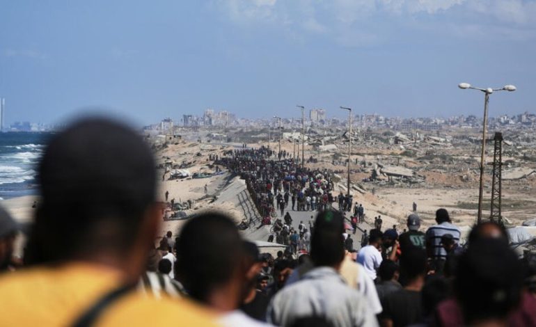 Tras el alto el fuego en Gaza, miles de palestinos regresan a sus hogares
– La nación