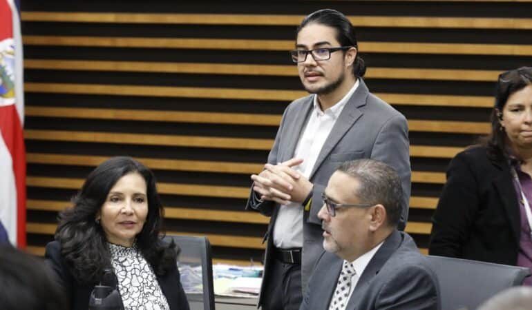 El proyecto descongelaría los aumentos de las pensiones de los docentes jubilados
 – La nación