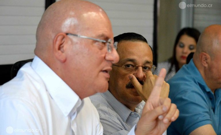 Exdiputado del PAC responsabiliza a Chaves y Cisneros por amenaza de ataque armado a la UCR
– La nación