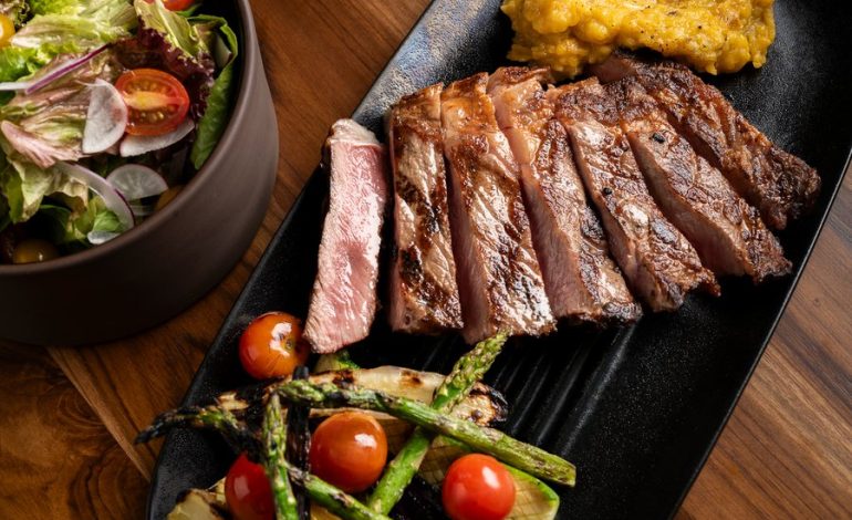 Chefs costarricenses se unen en una toma gastronómica única
– La nacion