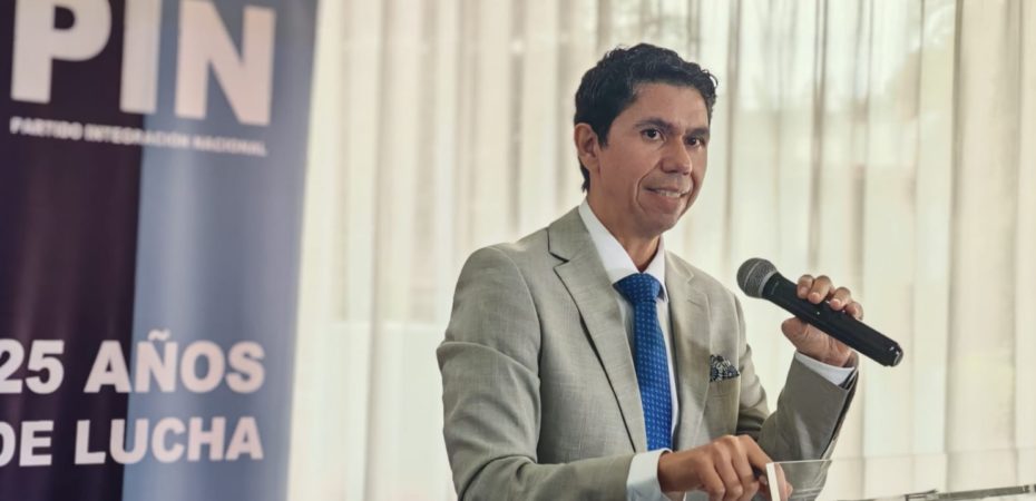 Luis Amador descarta seguir los planes del gobierno de Chaves y afirma que están haciendo todo mal

 – La nación