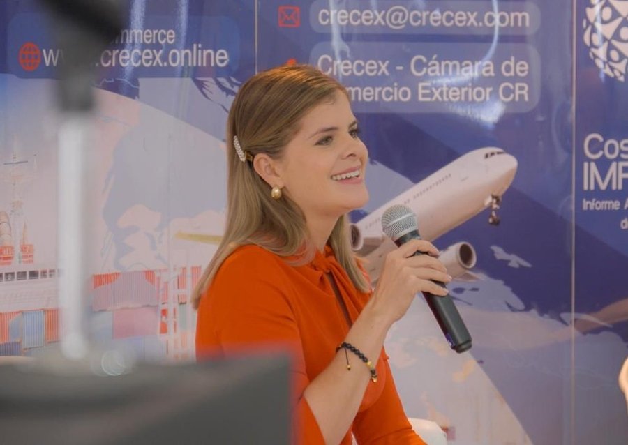 Laura Fernández promete modernizar puertos y simplificar trámites para impulsar el comercio exterior

 – La nación