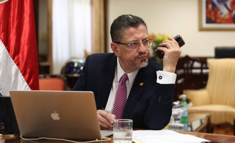 –  CR “Es una tontería”, dice Chaves sobre denuncia de supuestas ofertas del Inamu en el caso Randall Zúñiga
 – La nación