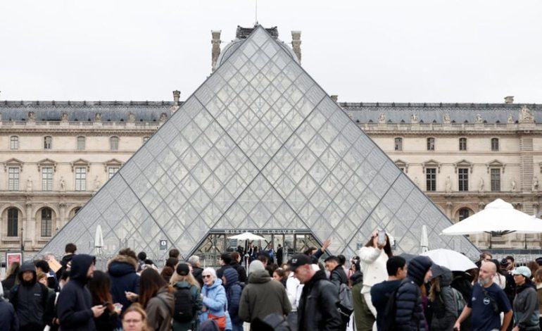 Las claves del “atraco del siglo” en el Louvre
– La nación