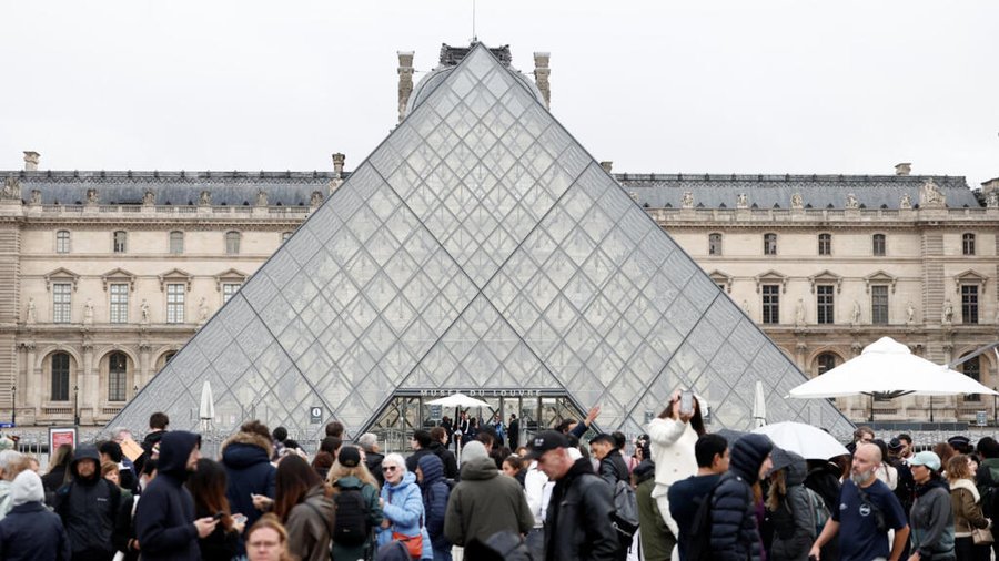 Las claves del “atraco del siglo” en el Louvre

 – La nación
