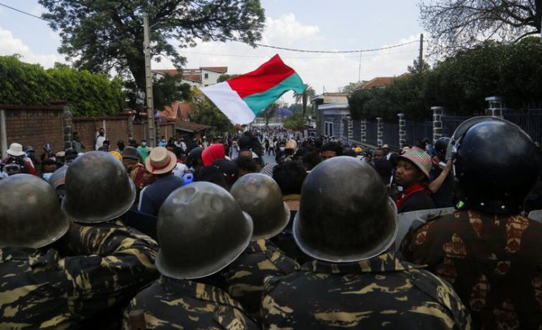 Soldados se rebelan y llaman a desobedecer órdenes de disparar contra manifestantes

 – La nación
