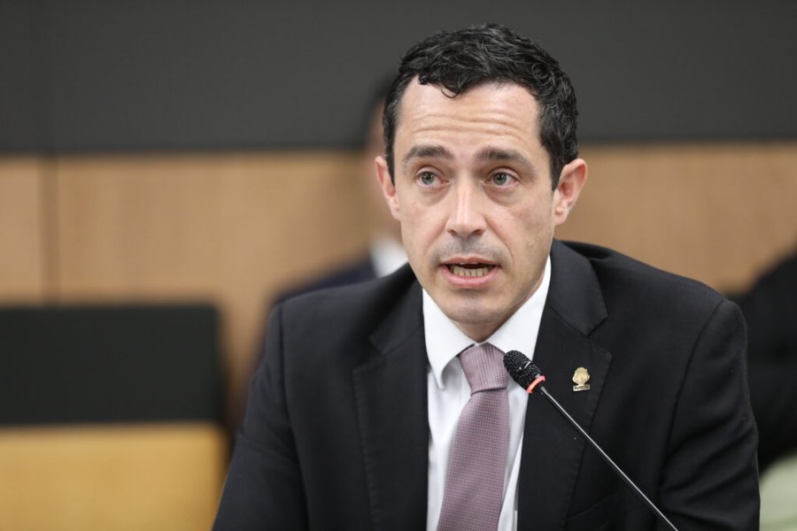 Manuel Morales promueve ley para frenar difusión de símbolos patrios
 – La nación